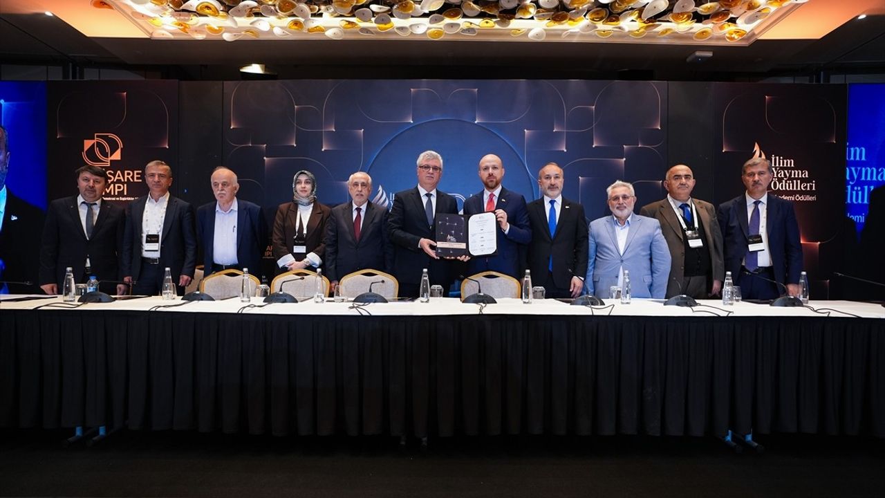 Demokrasi ve Özgürlükler Adası'nda 'Sağlıkta Teknolojik İstiklal' Çalıştayı Gerçekleşti