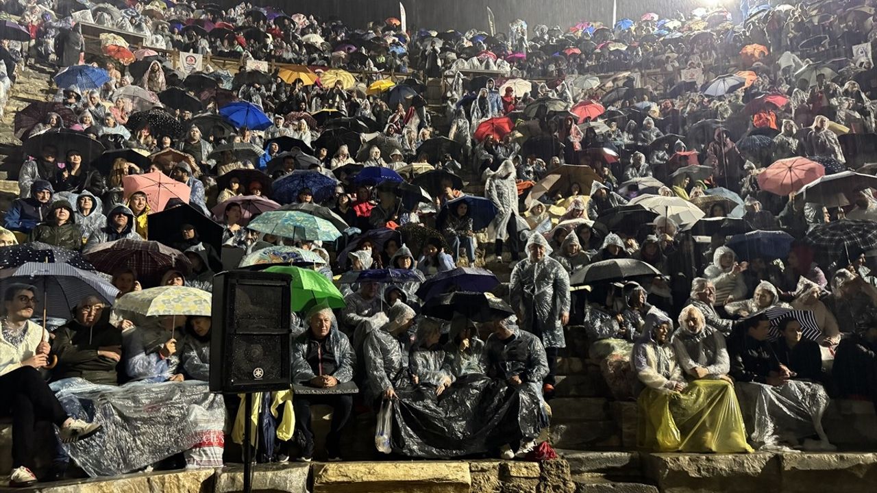 Denizli'deki Rus Kızıl Ordu Korosu Konseri Yağmur Sebebiyle İptal Edildi