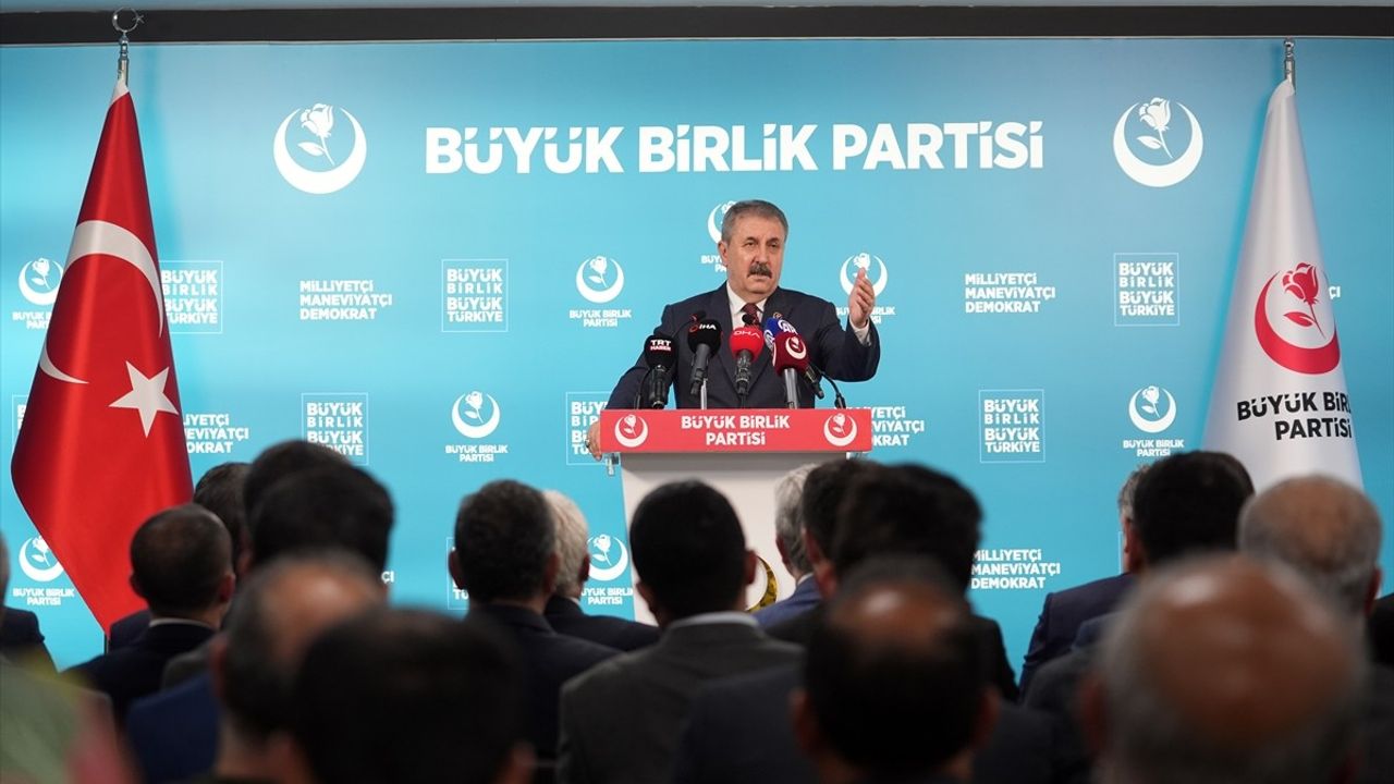 Destici: 'Pakistan'ın Yanındayız!'