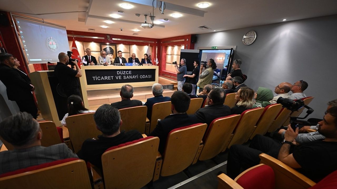 DEVA Partisi Genel Başkanı Babacan, Düzce'de Temaslarda Bulundu