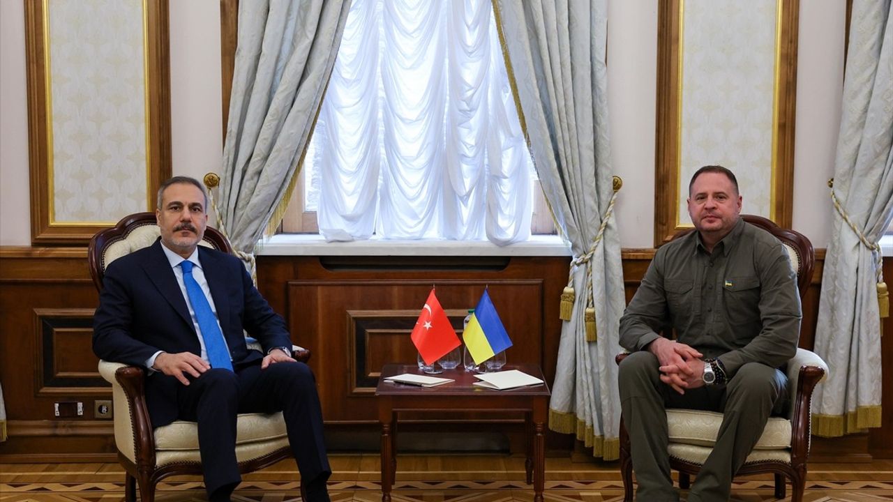 Dışişleri Bakanı Hakan Fidan, Ukrayna'da Yermak ile Görüştü