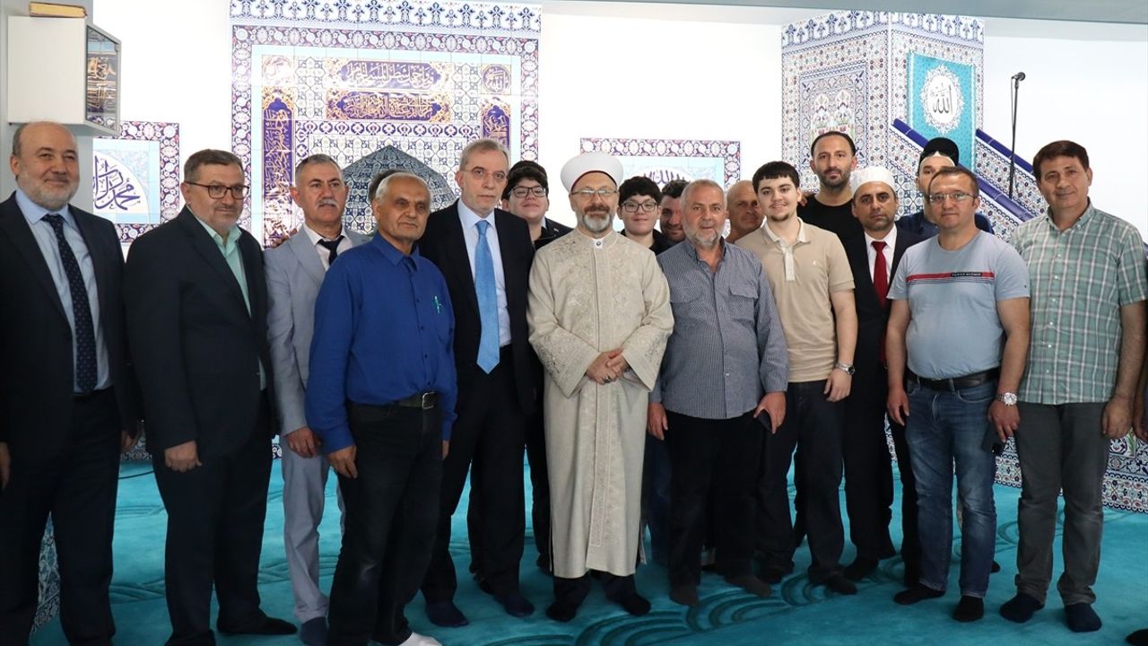 Diyanet İşleri Başkanı Erbaş, Viyana'da İslam'ın Kardeşliğini Vurguladı
