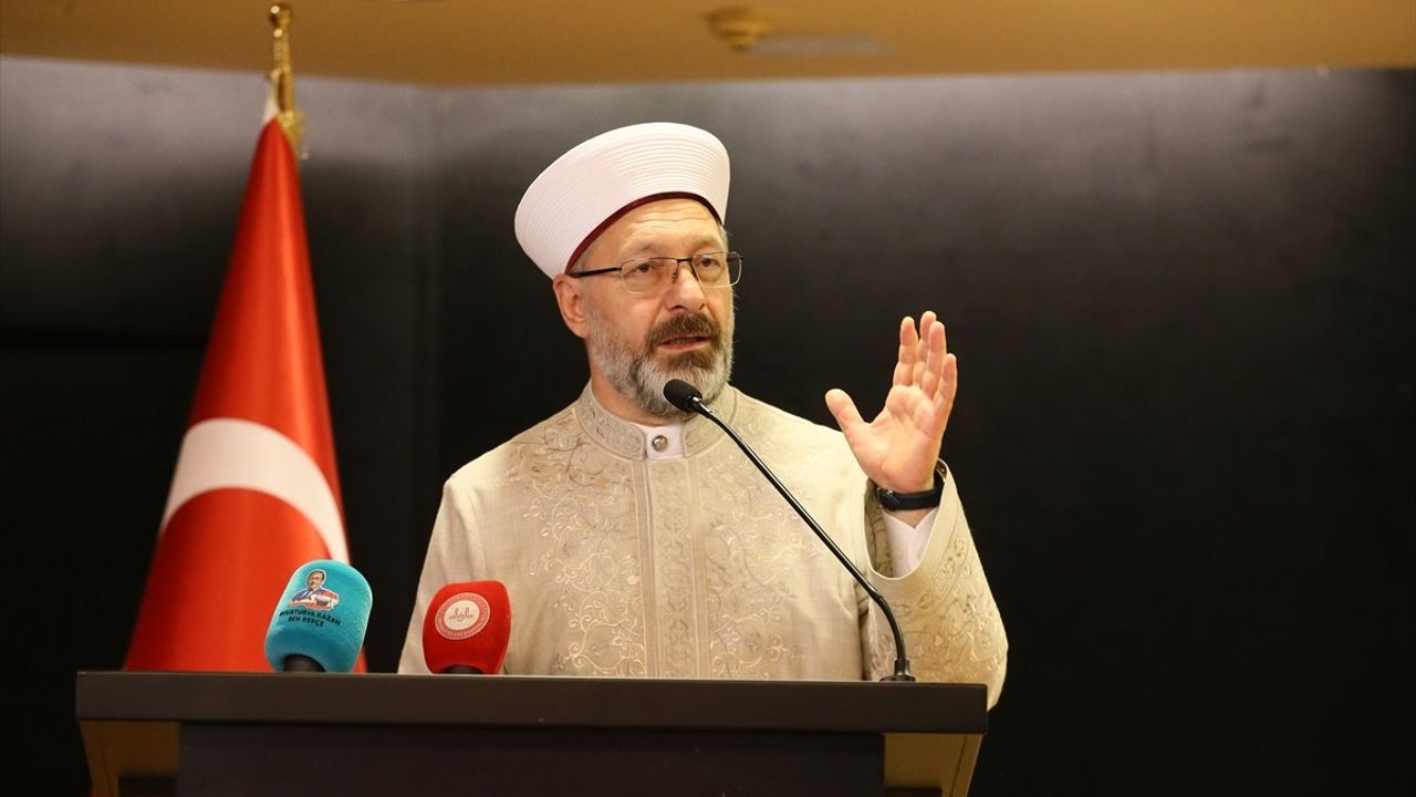 Diyanet İşleri Başkanı Erbaş, Viyana'da Türk Toplumuyla Bir Araya Geldi