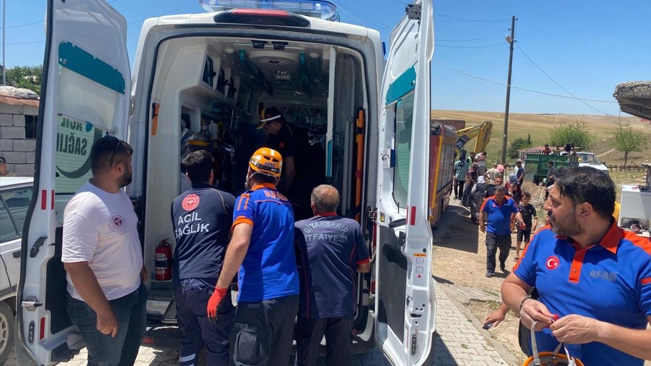 Diyarbakır'da Çukurda Sıkışan Çocuk Kurtarıldı