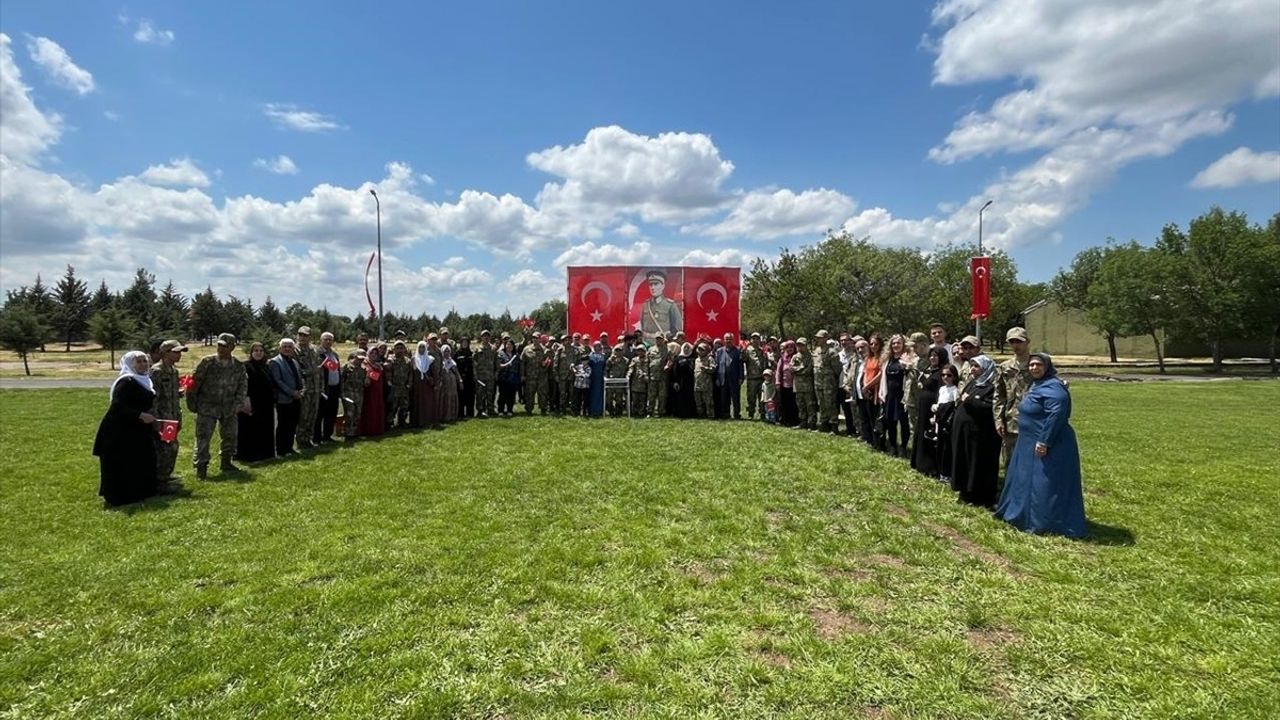 Diyarbakır'da Engelli Öğrencilere Temsili Askerlik Sevinci