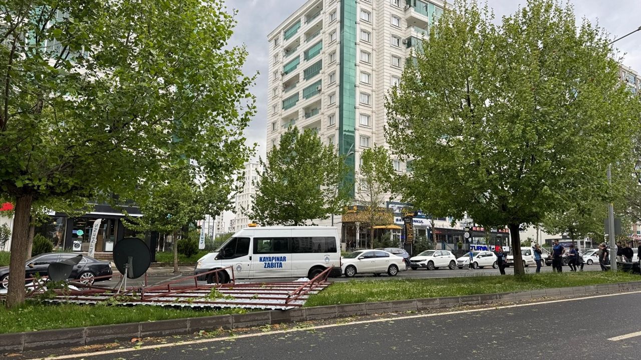 Diyarbakır'da Fırtına Hayatı Olumsuz Etkiledi