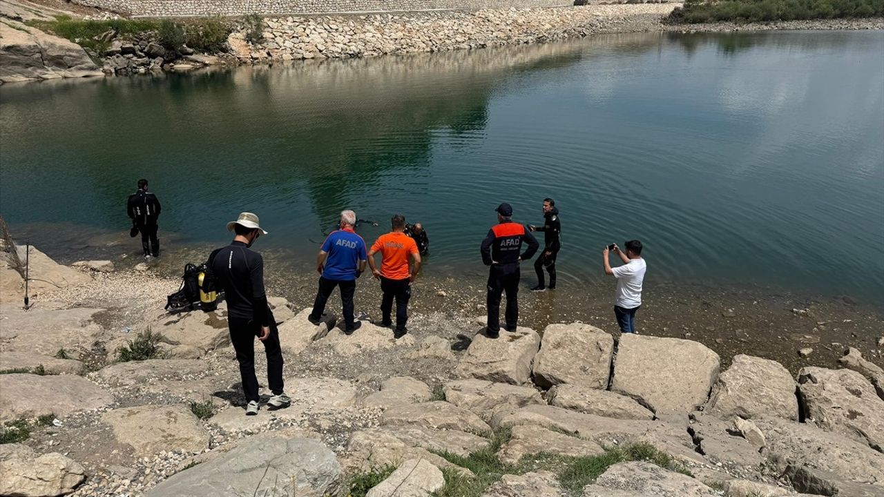 Diyarbakır'da Genç Çaya Düşerek Hayatını Kaybetti