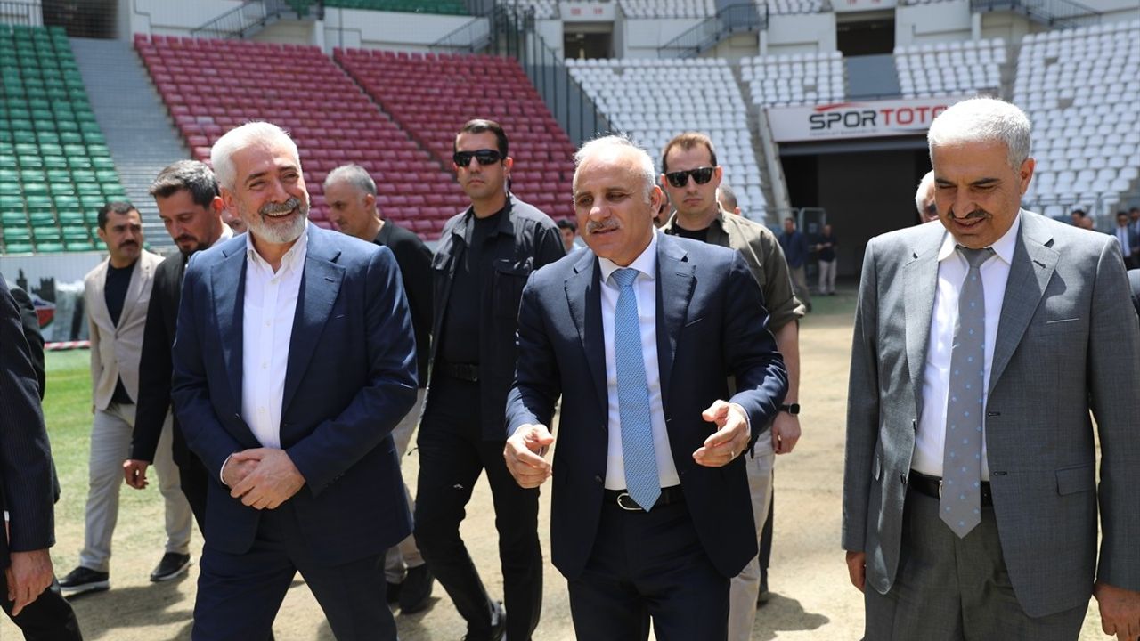Diyarbakır Stadı'nda Zemin Yenileme Çalışmaları Başladı