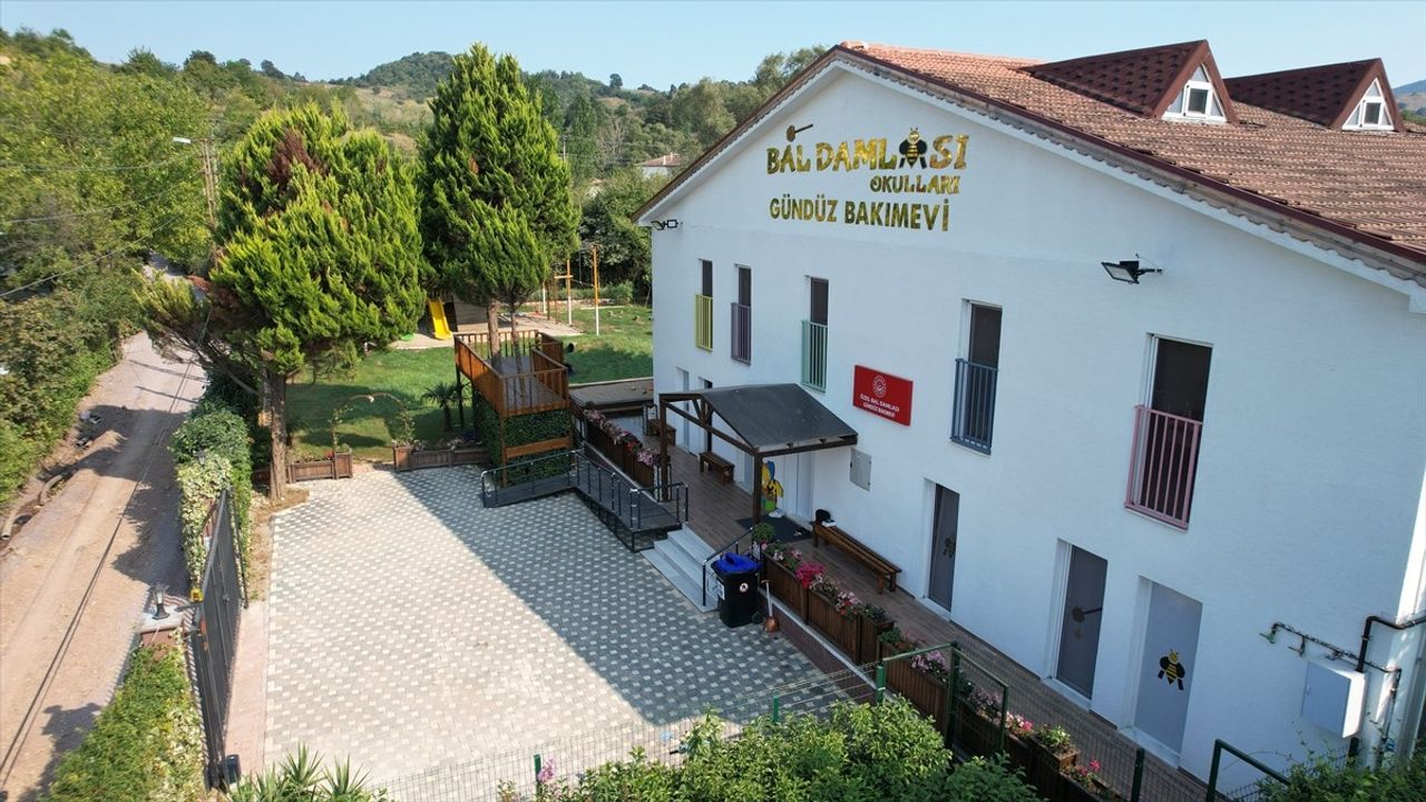 Doğasever Çift, Kesmeye Kıyamadığı Ağaçları Kreş Projesine Dâhil Etti