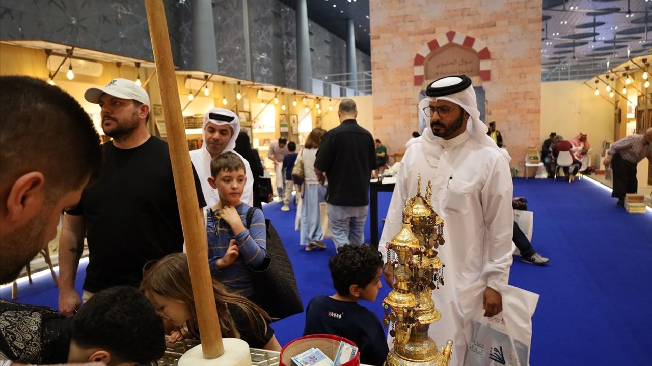 Doha Uluslararası Kitap Fuarı'nda Halep Çarşısı Ziyaretçi Akınına Uğruyor