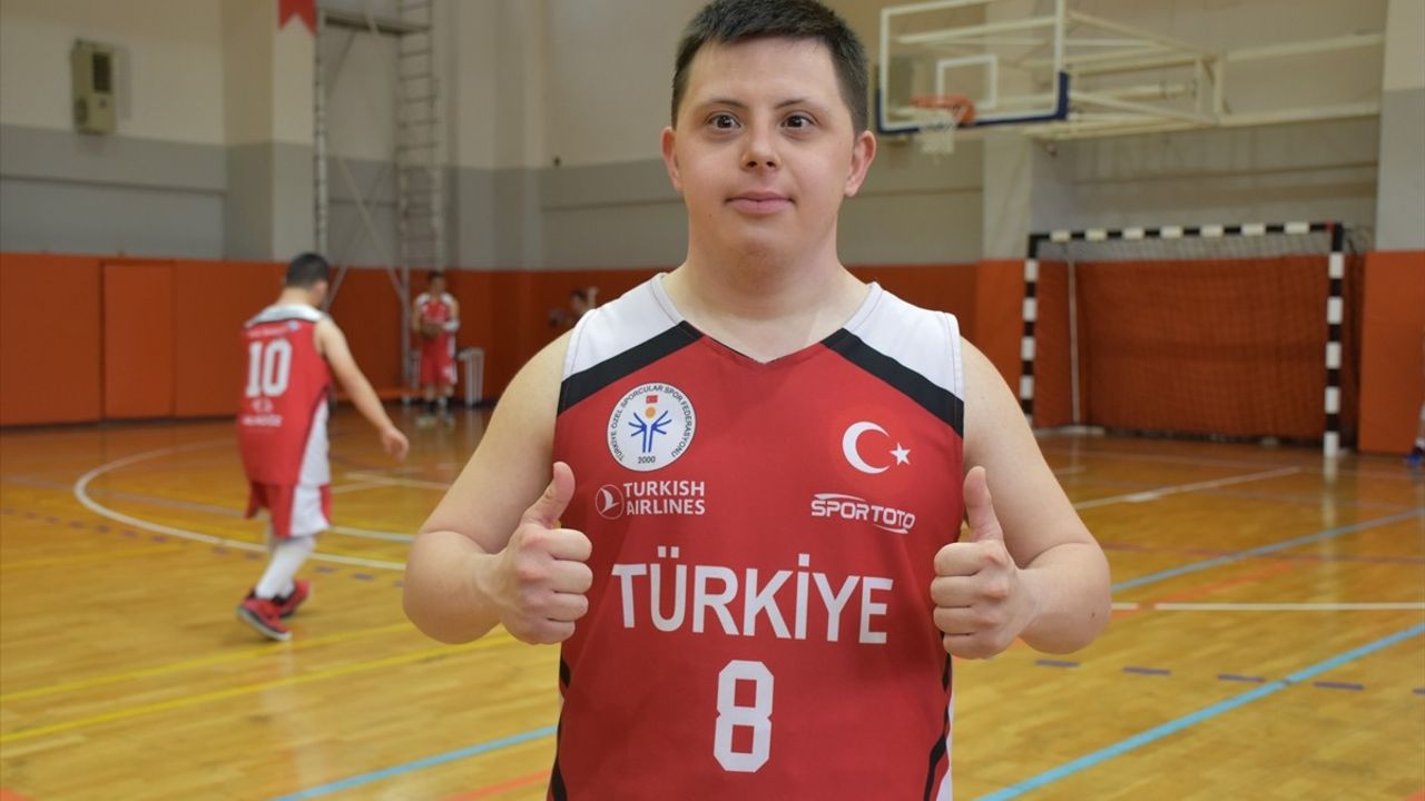 Down Sendromlu Basketbolcunun Antrenörlük Hedefi