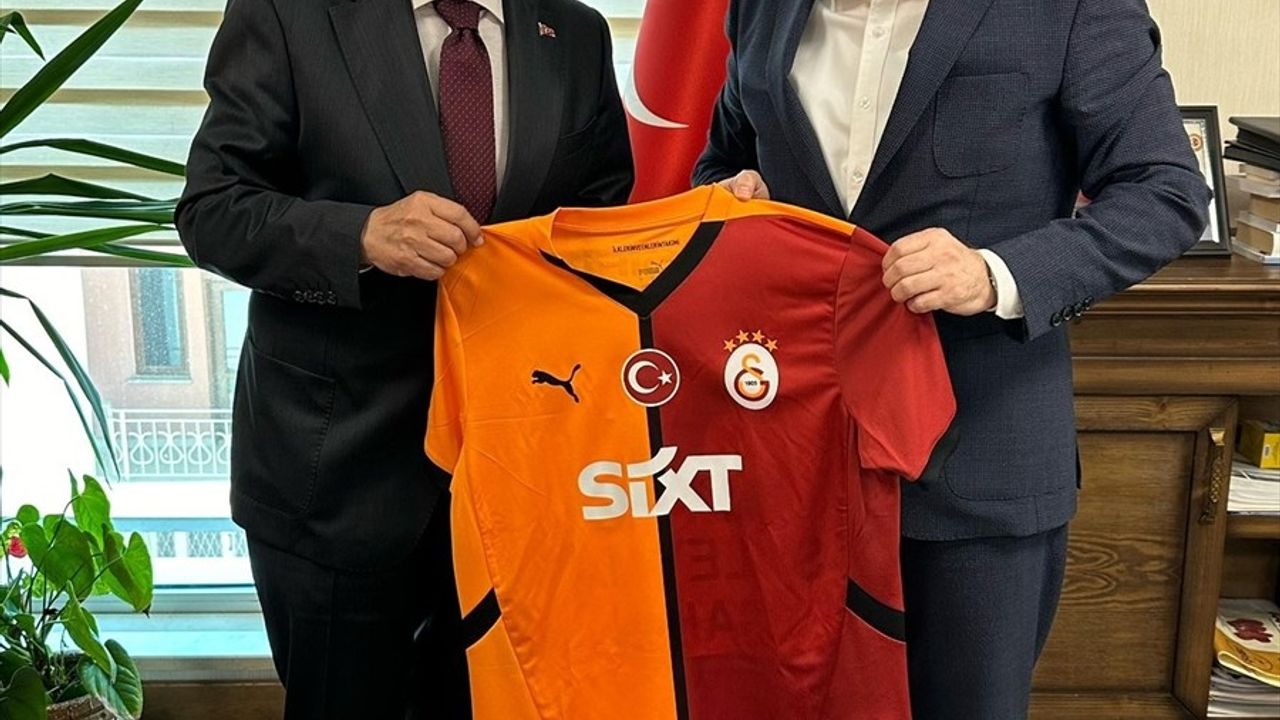 Dursun Özbek, Kayak Federasyonu Başkanı Süleyman Şahin'i Ziyaret Etti