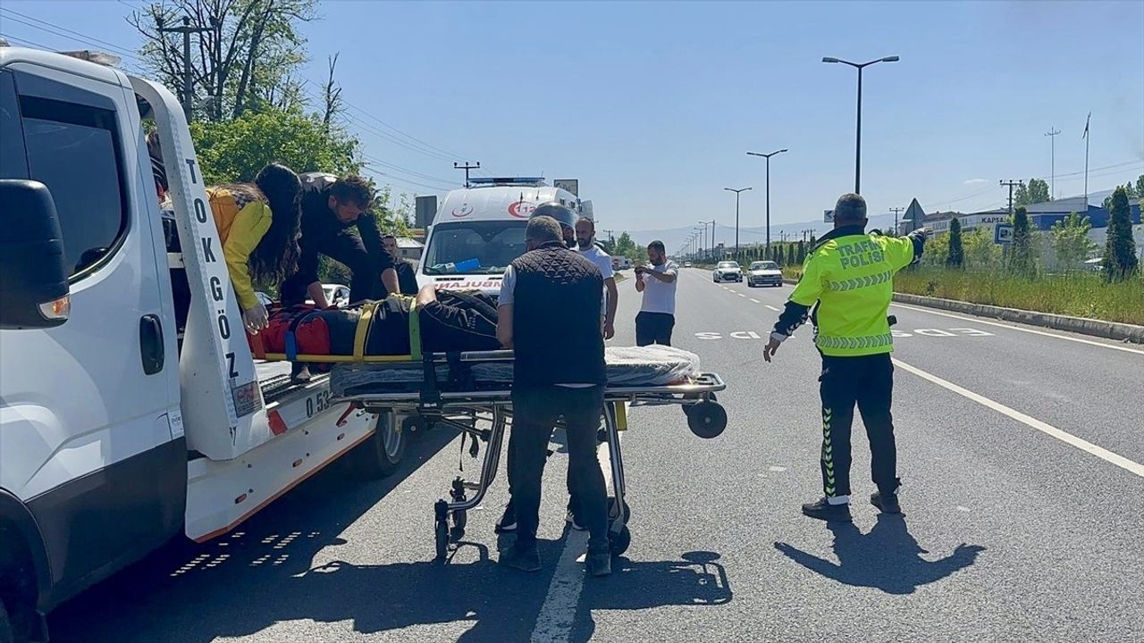 Düzce'de Motosiklet Kazası: Kurye Yaralandı