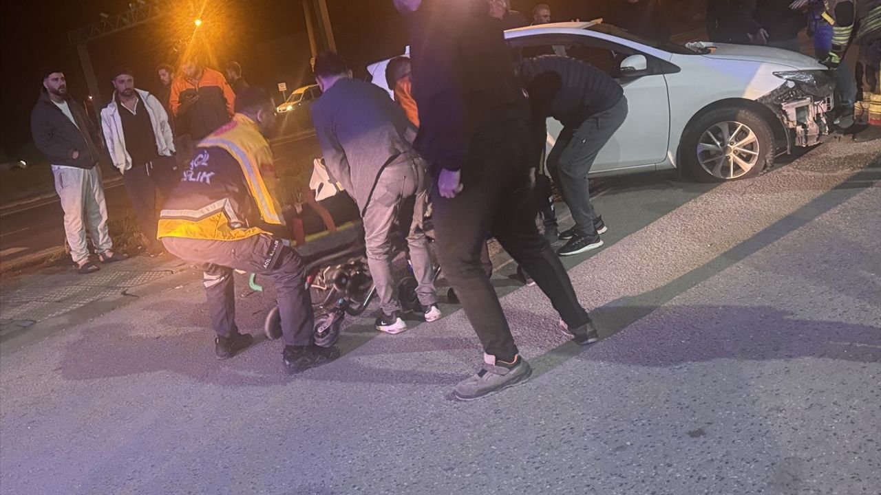 Düzce'de Pikap ile Otomobil Çarpıştı: 2 Yaralı