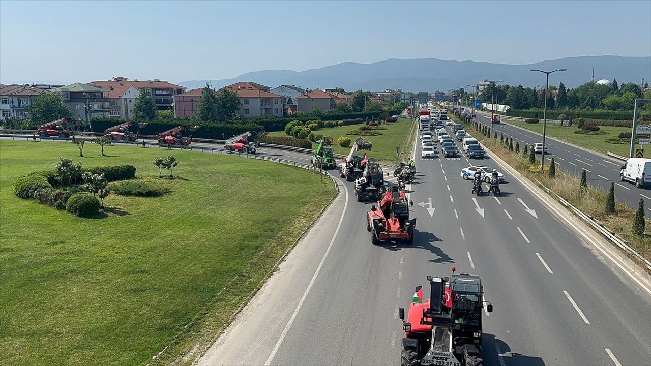 Düzce'de Vinç Operatörlerinden Filistin İçin Destek Konvoyu