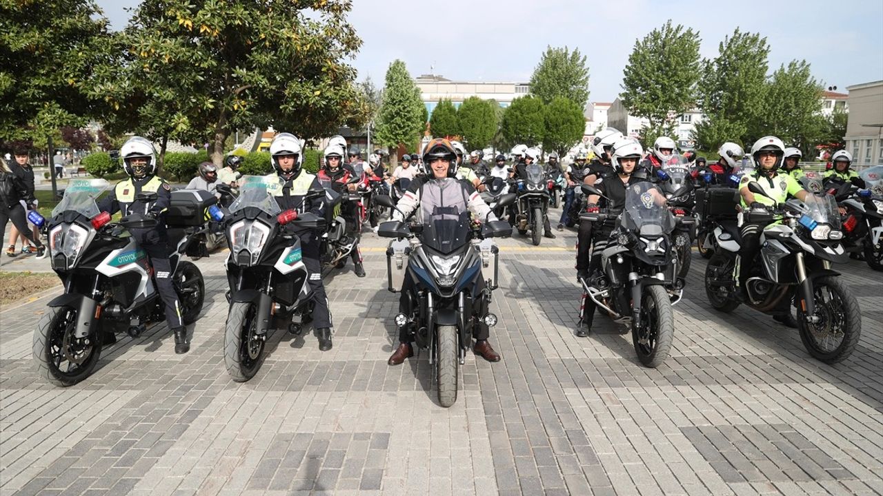 Düzce Valisi Aslan, Motosiklet Kullanarak Sürüş Güvenliğine Dikkat Çekti