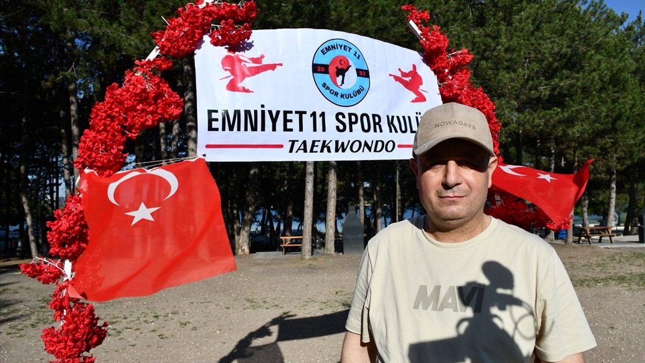 Ebrar Çakır, Türkiye Şampiyonu Tekvandocu Olarak Davul Zurnayla Karşılandı