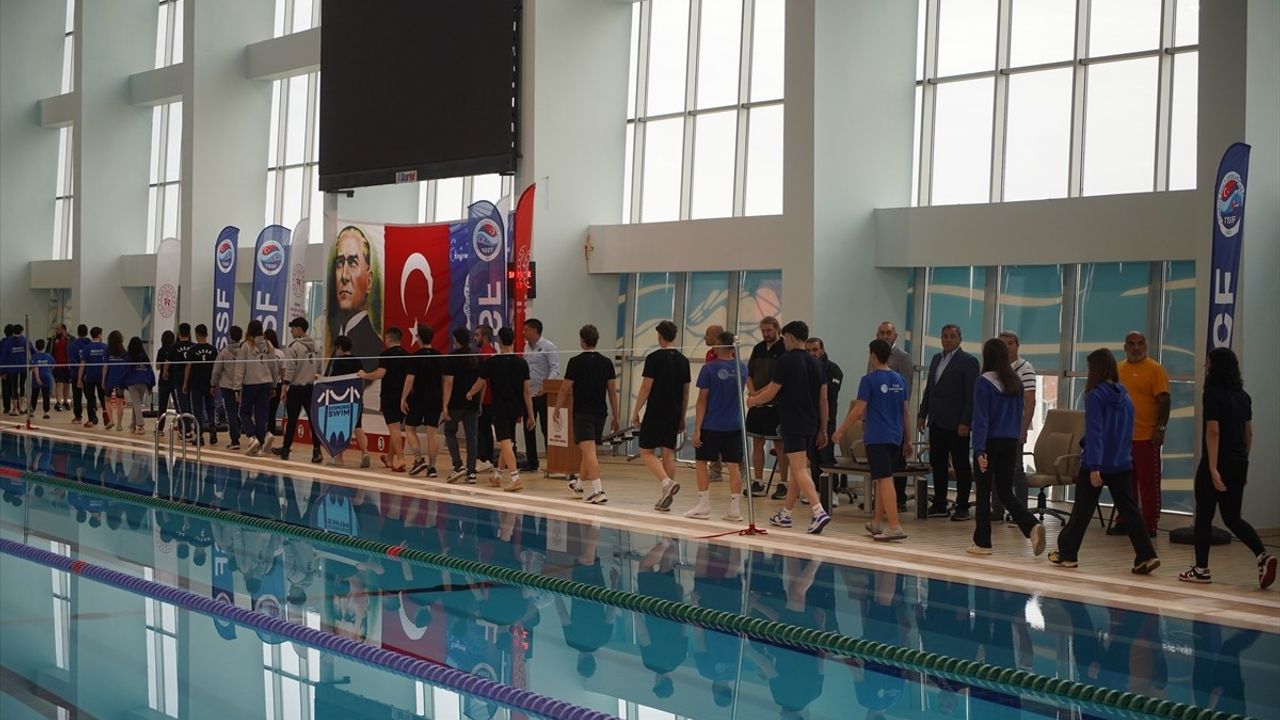 Edirne'de Paletli Yüzme Türkiye Şampiyonası ve Milli Takım Seçmeleri Devam Ediyor
