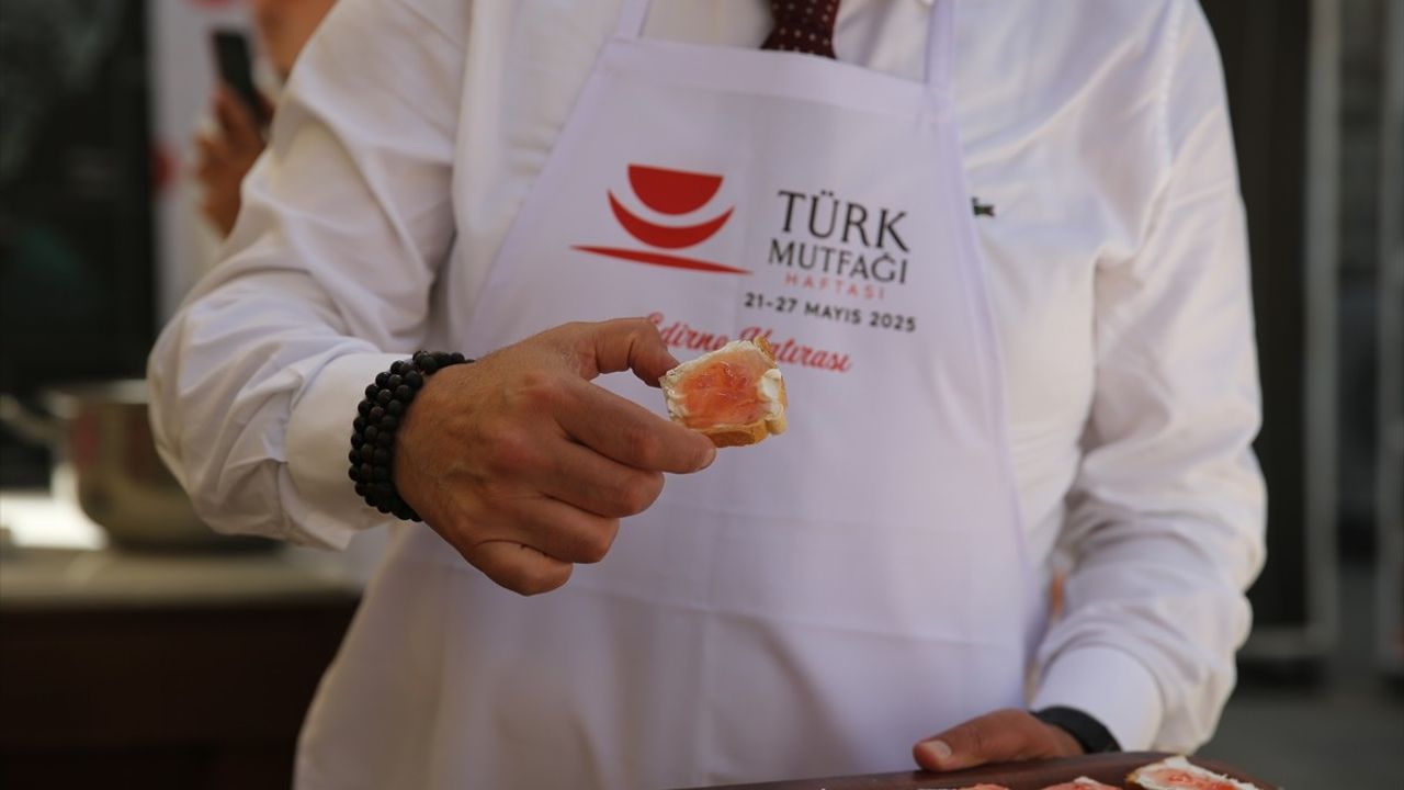 Edirne'de Şef Adayları, Osmanlı Reçetesiyle Gül Reçeli Hazırladı