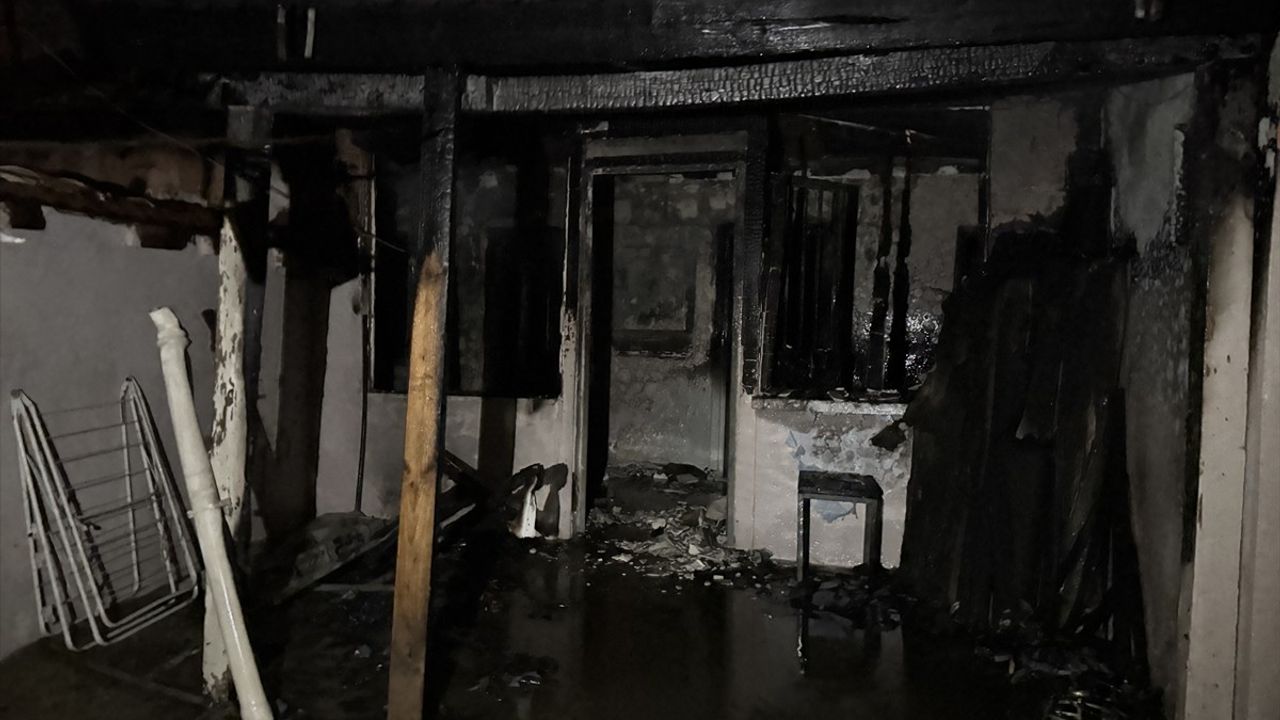 Edirne'de Yangın: Üç Ev Zarar Gördü