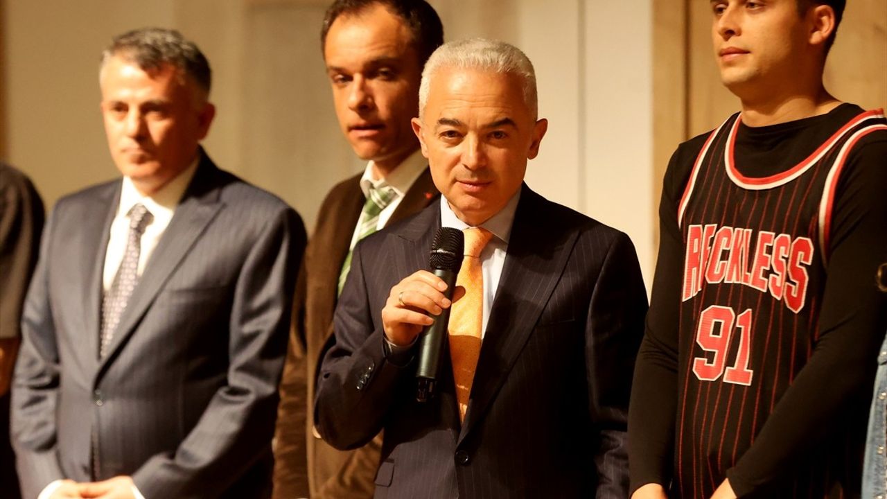 Edirne Polisi, Uyuşturucu İle Mücadelede Tiyatro Oyunu Sahneledi