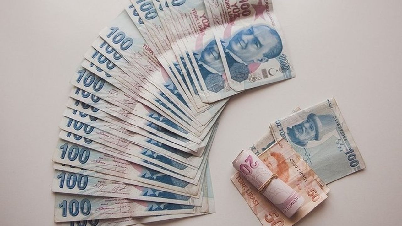 Emekli Bayram İkramiyesi Asgari Ücrete Sabitlendi: Müjdeli Gelişmeler