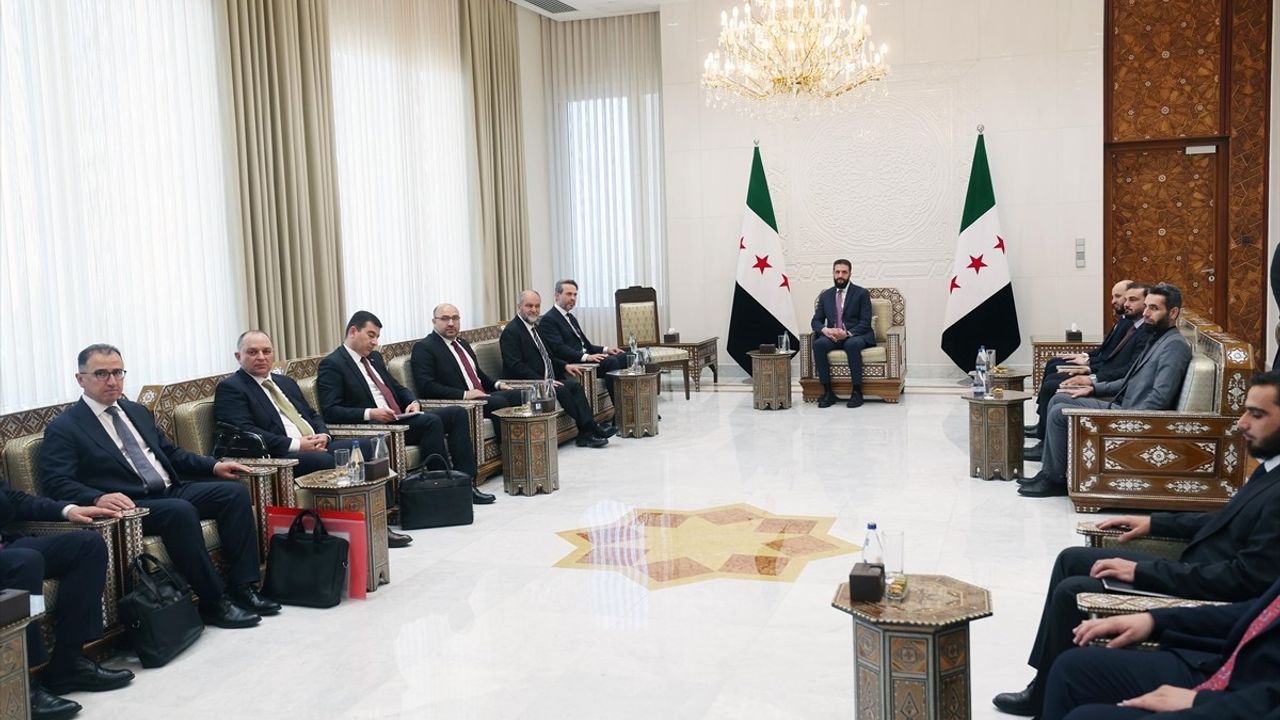 Enerji Bakanı Bayraktar, Suriye Cumhurbaşkanı Şara ile Görüştü