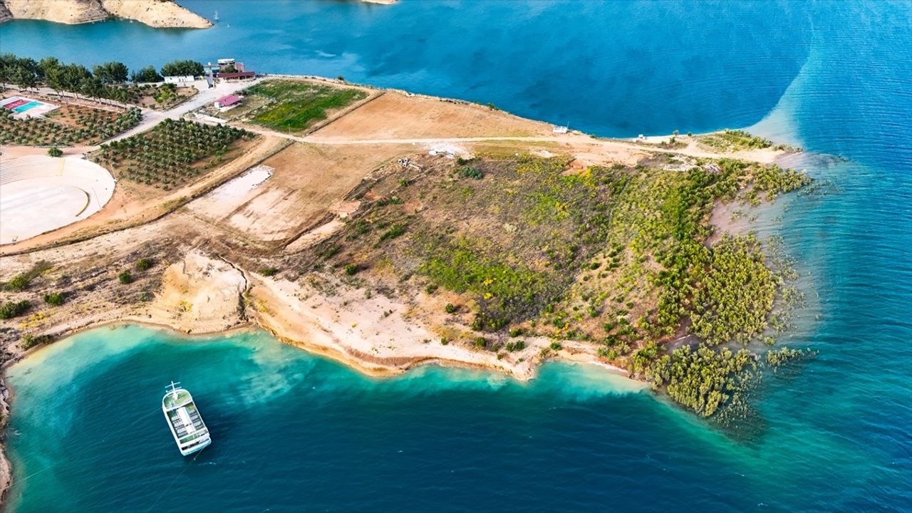 Ermenek Baraj Gölü: Torosların Eteklerinde Turkuaz Güzellik
