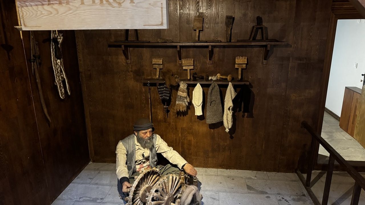 Erzurum'da 600 Öğrenciye Unutulmayan Mesleklerin Eğitimi Verildi