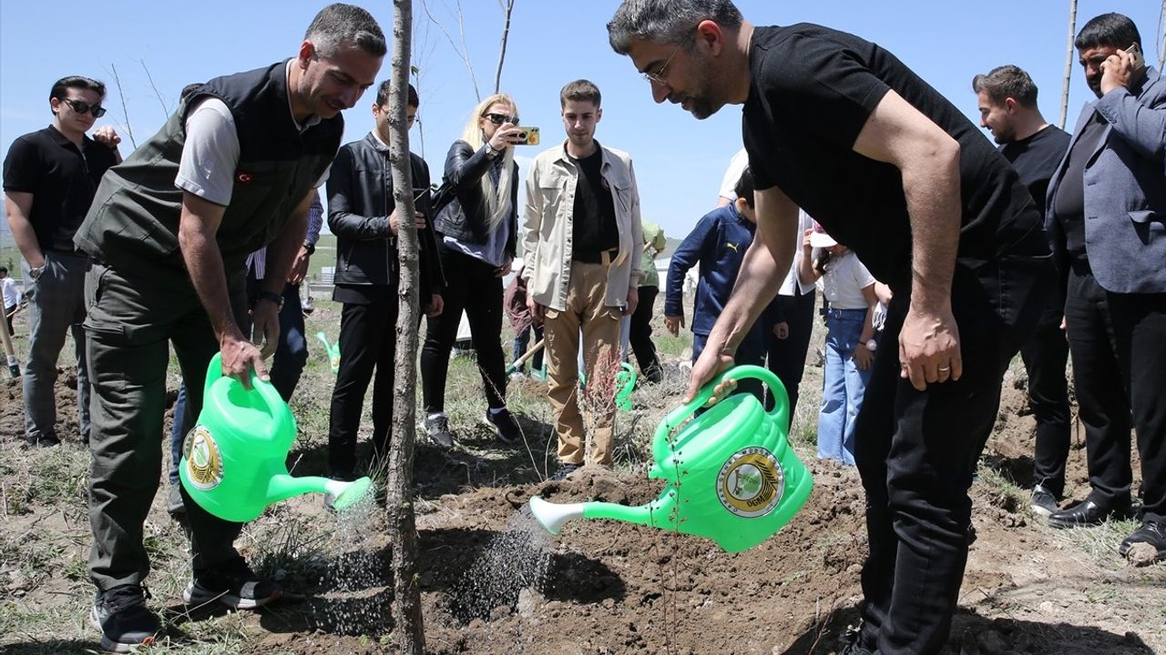 Erzurum'da AK Parti'nin Fidan Dikim Etkinliği: 20 İlçede Eş Zamanlı Çalışma
