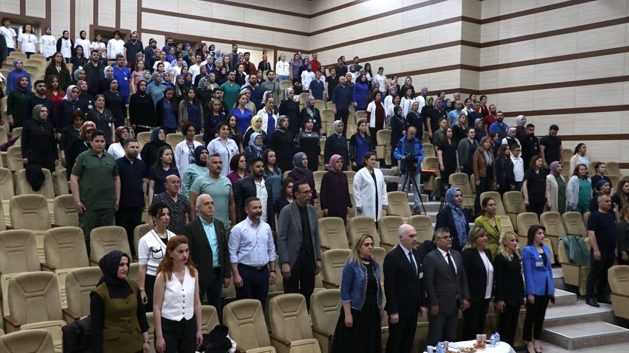 Erzurum Şehir Hastanesi'nde Hemşireler Haftası Coşkuyla Kutlandı