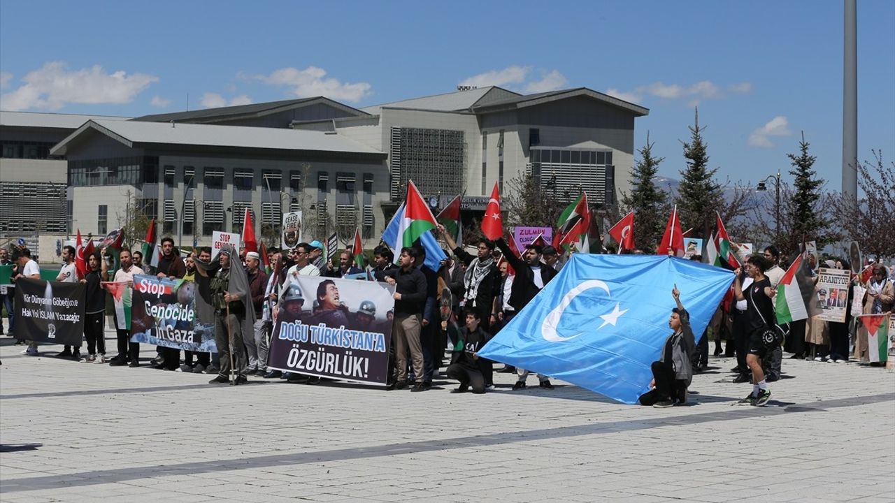 Erzurum Teknik Üniversitesi'nde Filistin ve Doğu Türkistan İçin Destek Yürüyüşü