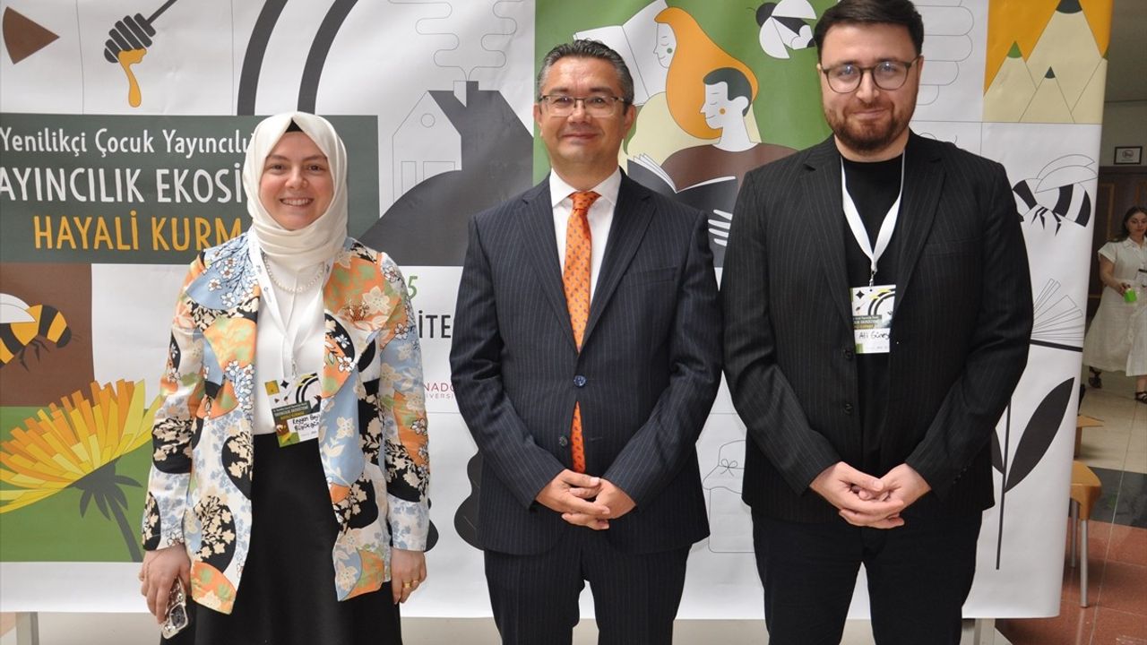 Eskişehir'de Yenilikçi Çocuk Yayıncılığı Paneli Başladı