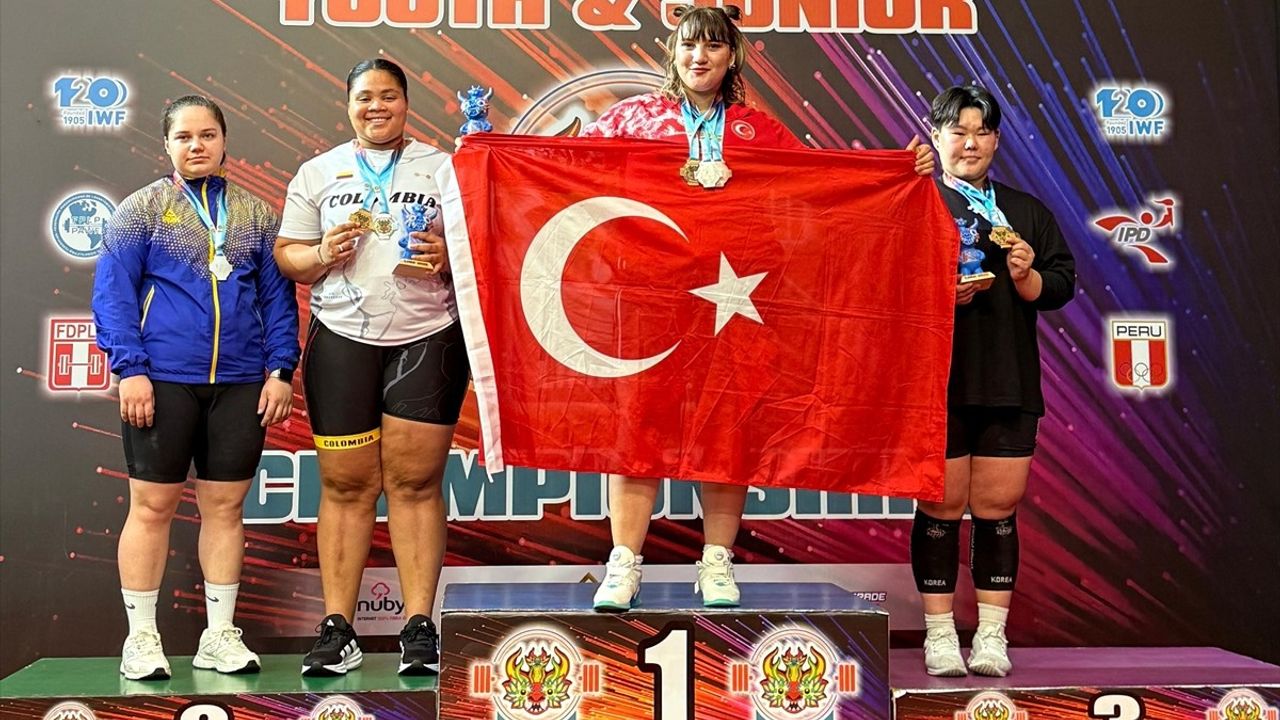 Fatmagül Çevik, Gençler Dünya Halter Şampiyonu