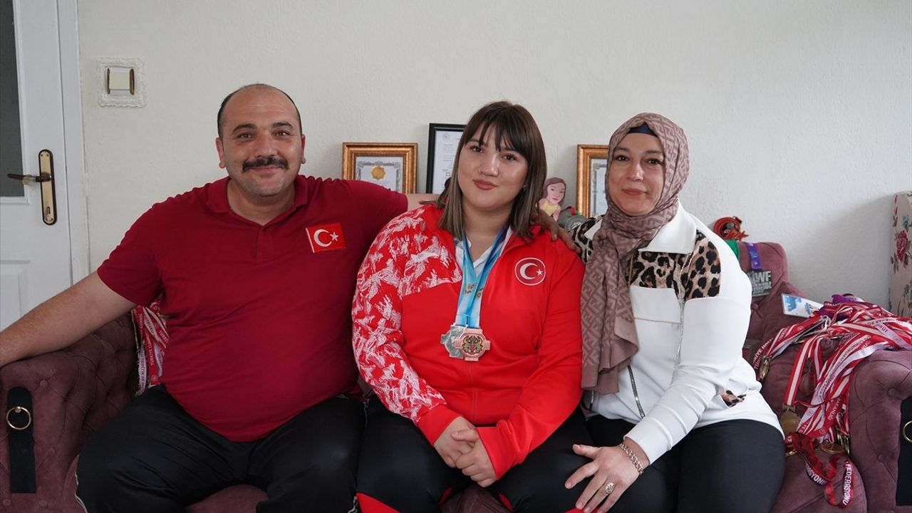 Fatmagül Çevik, Halterde Dünya Şampiyonu Oldu: Isparta'nın Gururu