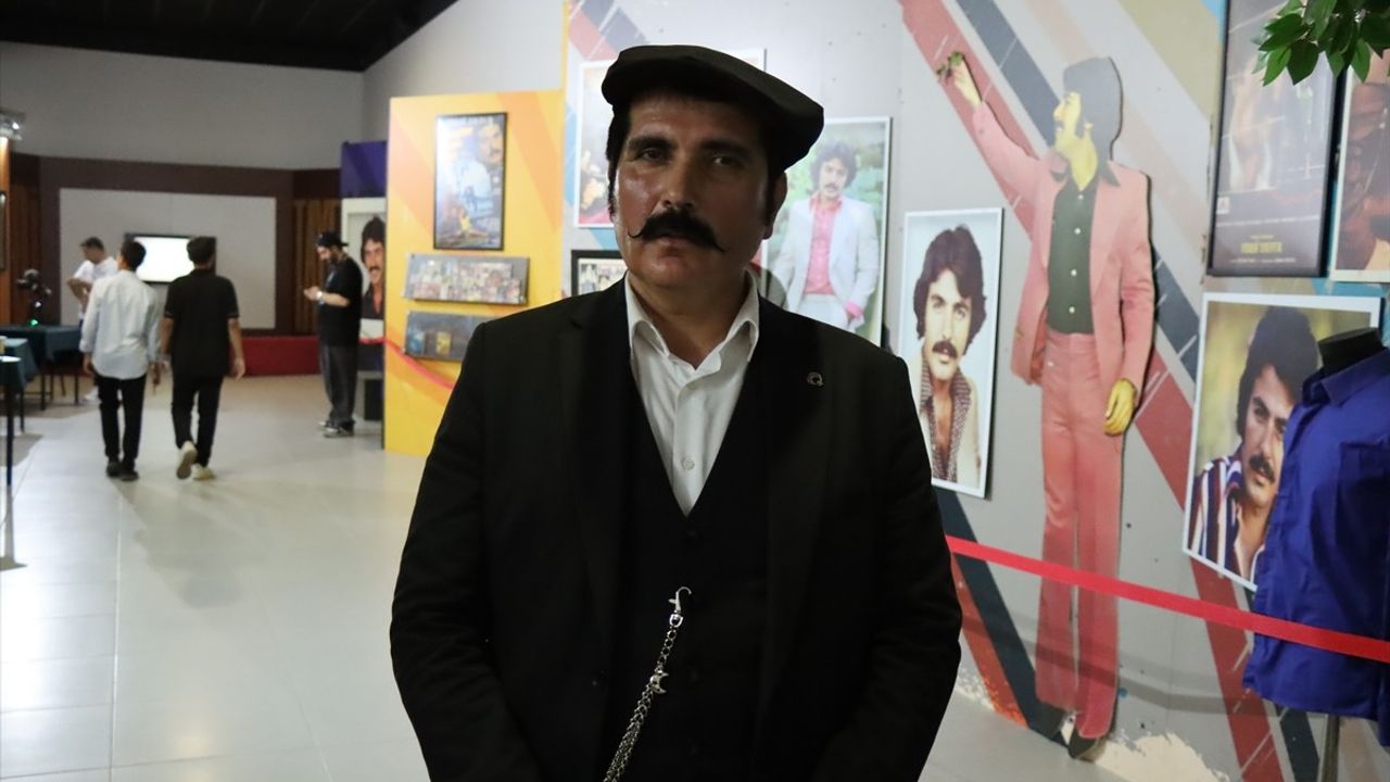 Ferdi Tayfur'un Hayatı 'Sabahçı Kahvesi' Sergisi ile Anlatılıyor