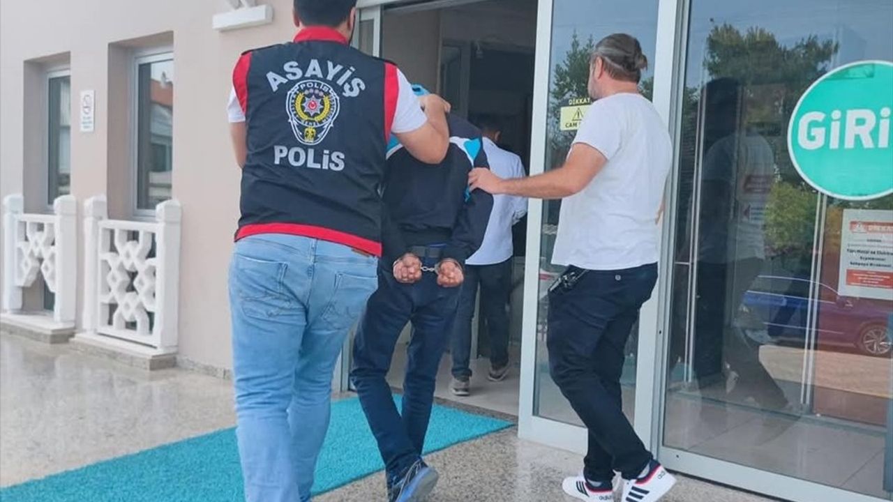 Fethiye'de AK Parti İlçe Başkanlığına Taşlı Saldırı: 1 Tutuklama