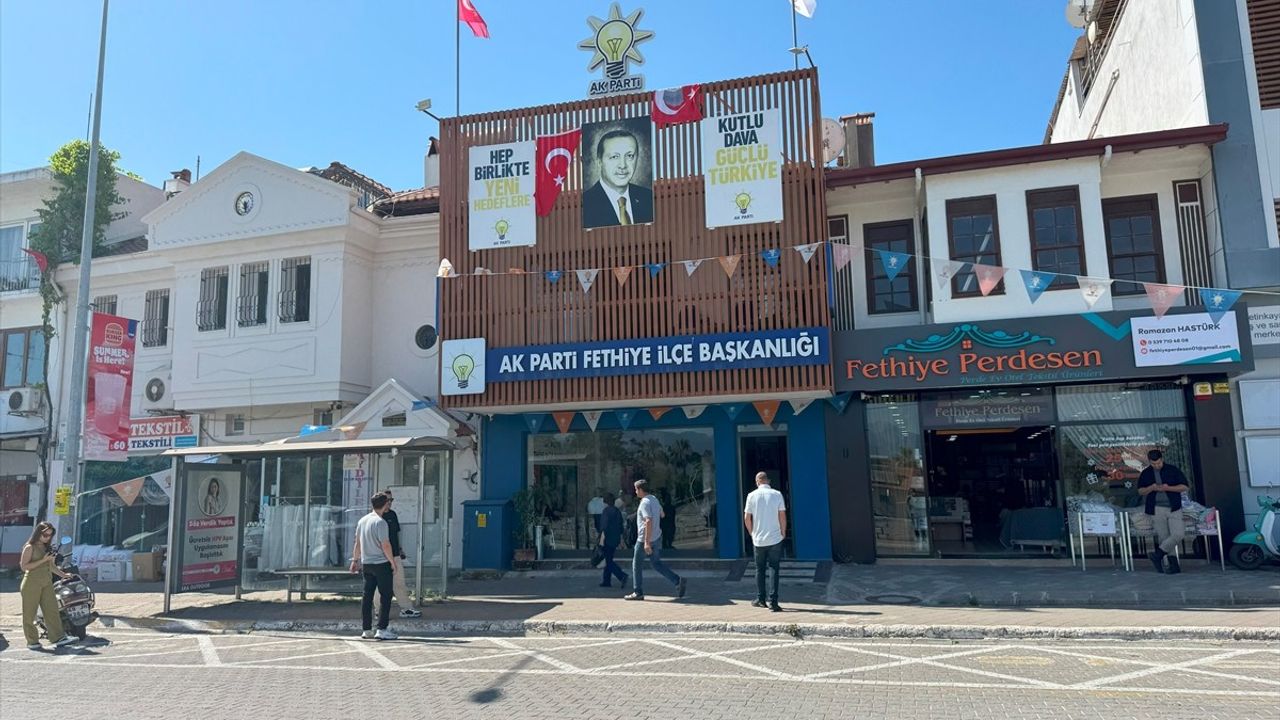 Fethiye'de AK Parti İlçe Başkanlığına Taşlı Saldırı