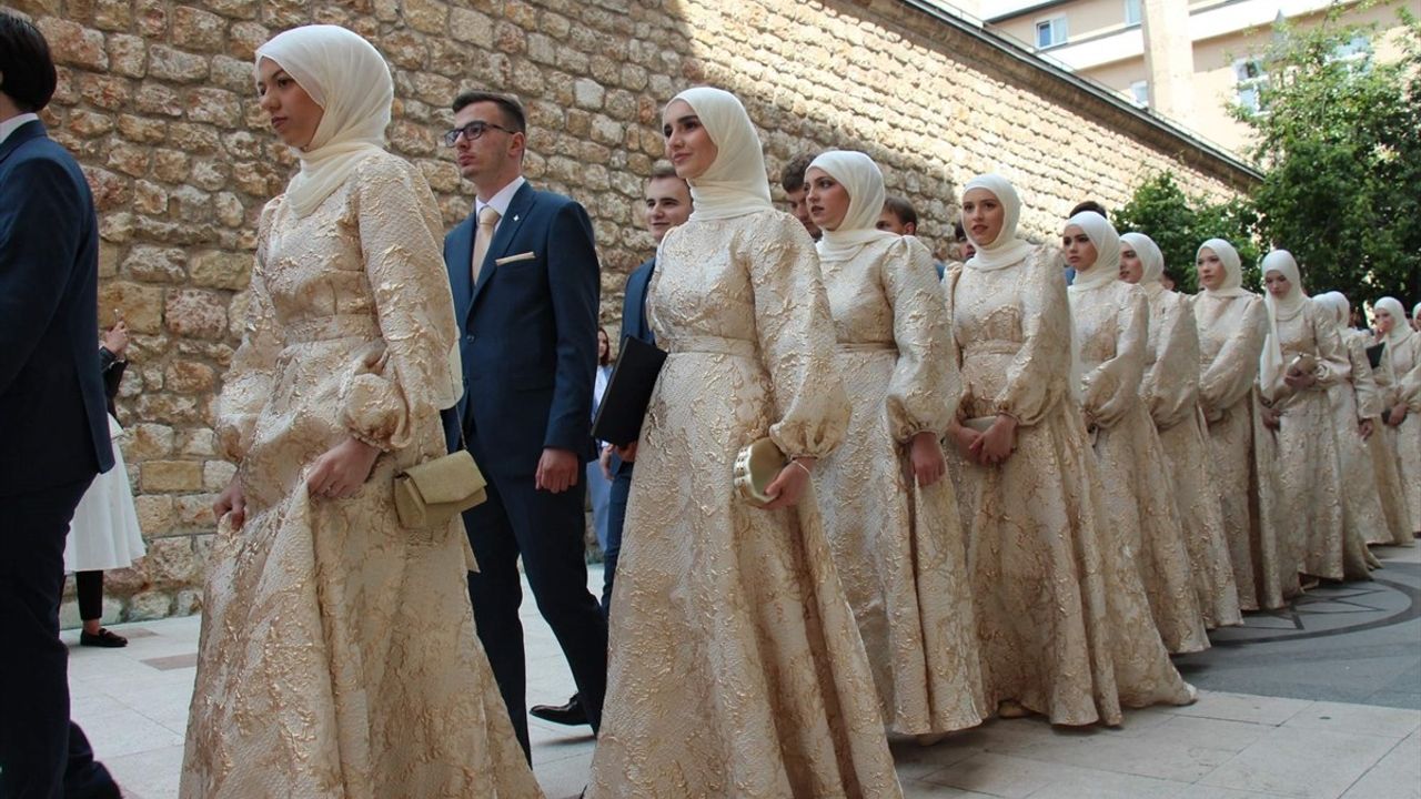 Gazi Hüsrev Bey Medresesi 475. Mezunlarını Verdi