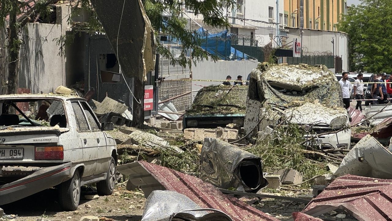 Gaziantep'te Halı Fabrikasında Patlama: 7 İşçi Yaralandı