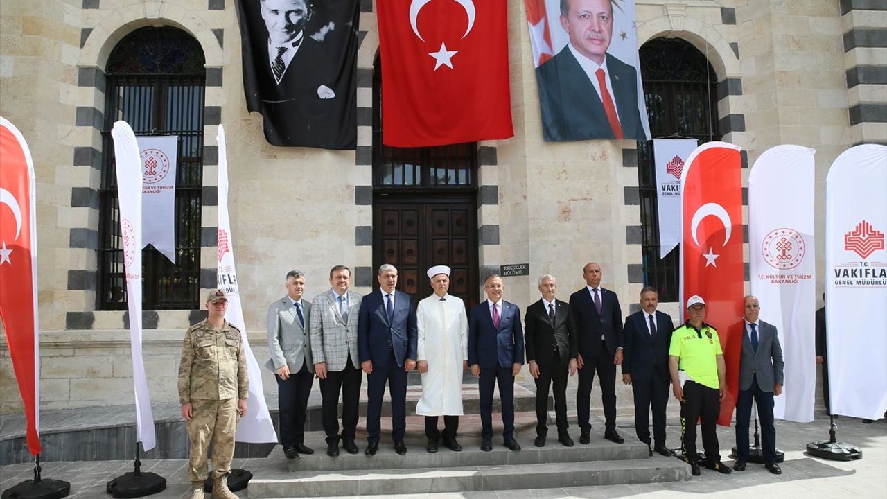 Gaziantep'te Tarihi Kurtuluş Camisi Yeniden İbadete Açıldı
