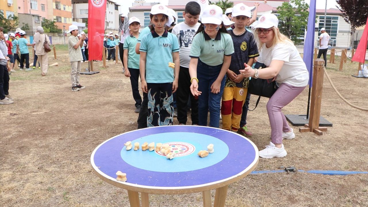 Geleneksel Oyunlar Tırı Kilis'te Depremzede Çocuklarla Buluştu