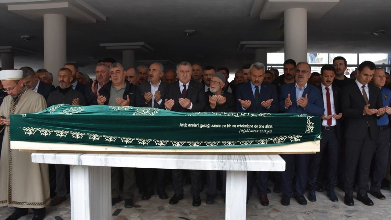 Gençlik ve Spor Bakanı Bak'ın Amcası Rize'de Son Yolculuğuna Uğurlandı