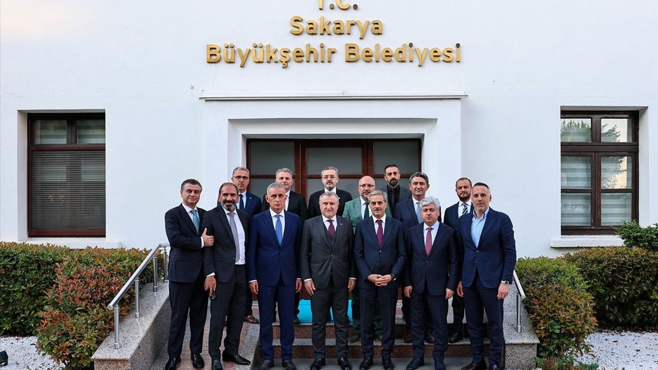 Gençlik ve Spor Bakanı Bak, Sakarya'da Projeleri Duyurdu