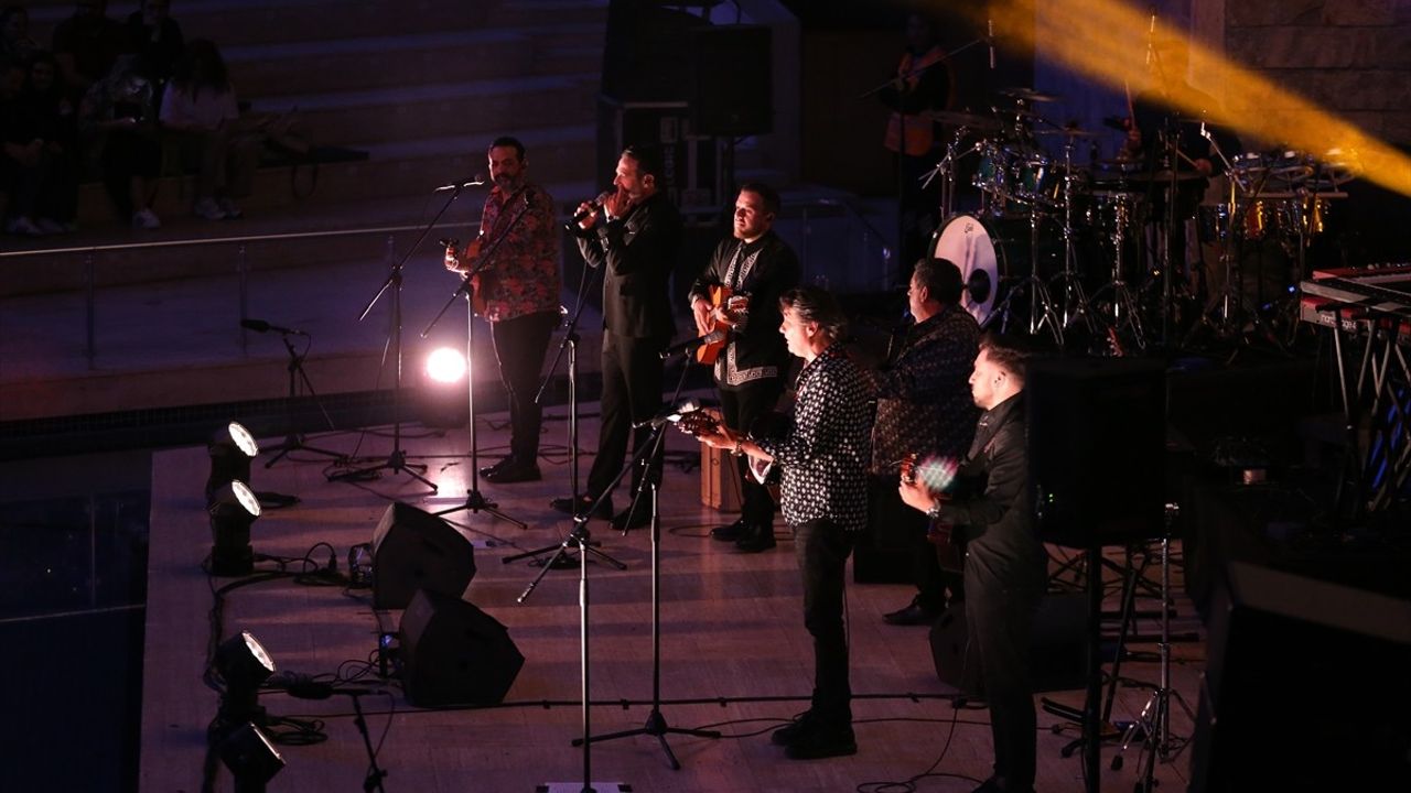 Gipsy Kings Feat. Tonino Baliardo, Eskişehir'de Konser Verdi
