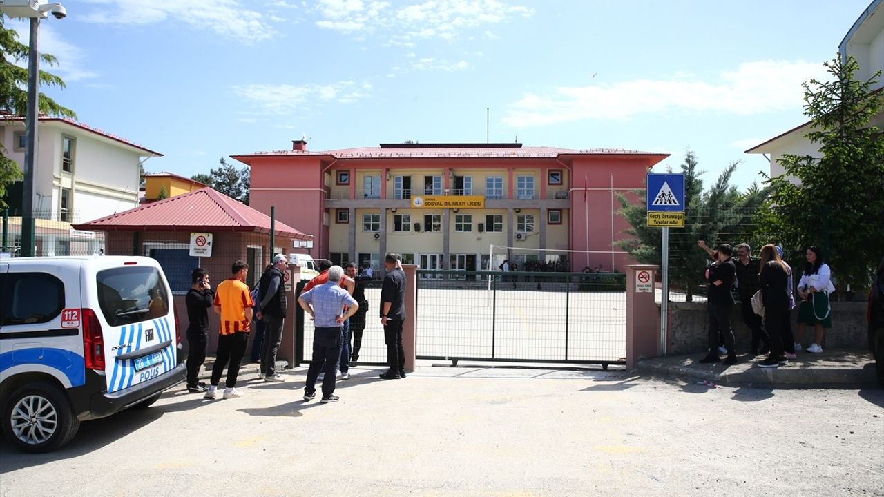 Giresun'daki Lisede Silahlı Saldırı: Bir Kız Kardeş Hayatını Kaybetti