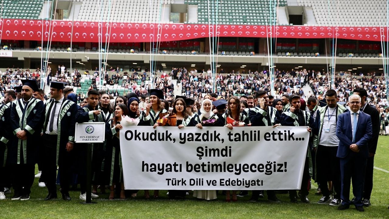 Giresun Üniversitesi'nde 5.500 Öğrenci Mezuniyet Coşkusu Yaşadı