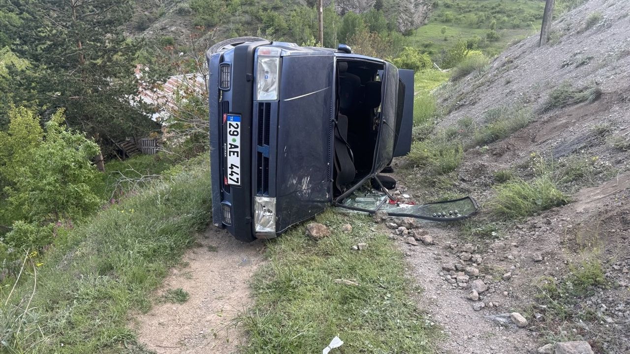 Gümüşhane'de Devrilen Otomobilde 4 Kişi Yaralandı