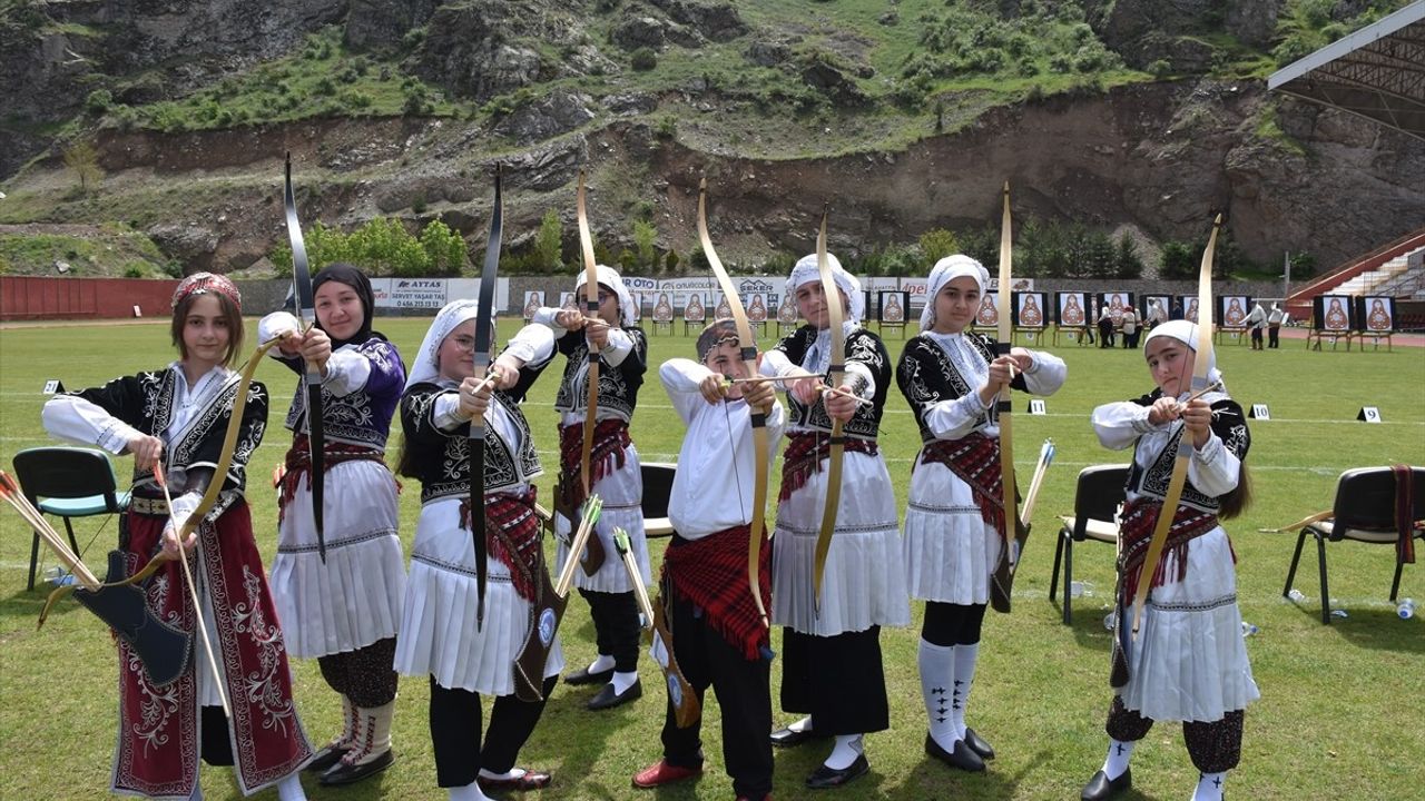 Gümüşhane'de Geleneksel Türk Okçuluğu Grup Yarışmaları Başladı