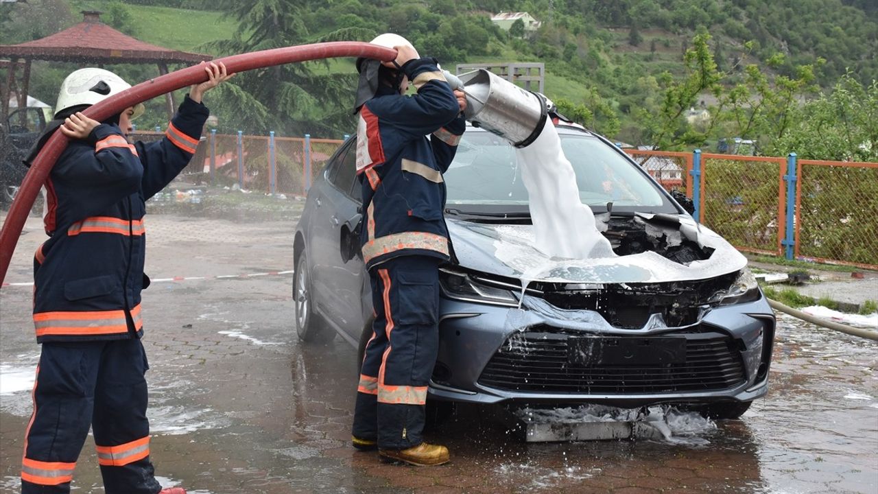 Gümüşhane'de İtfaiyecilik Öğrencileri Uygulamalı Tatbikatlarla Mesleğe Hazırlanıyor